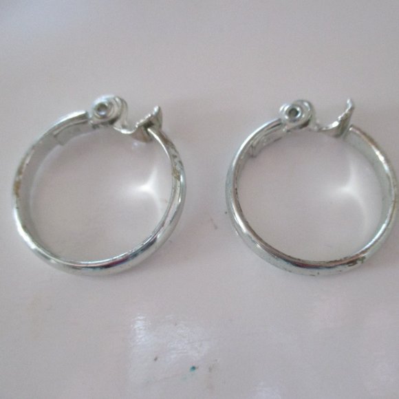Vintage JJG Silver Hoop Earrings 1 inch round - Picture 1 of 5